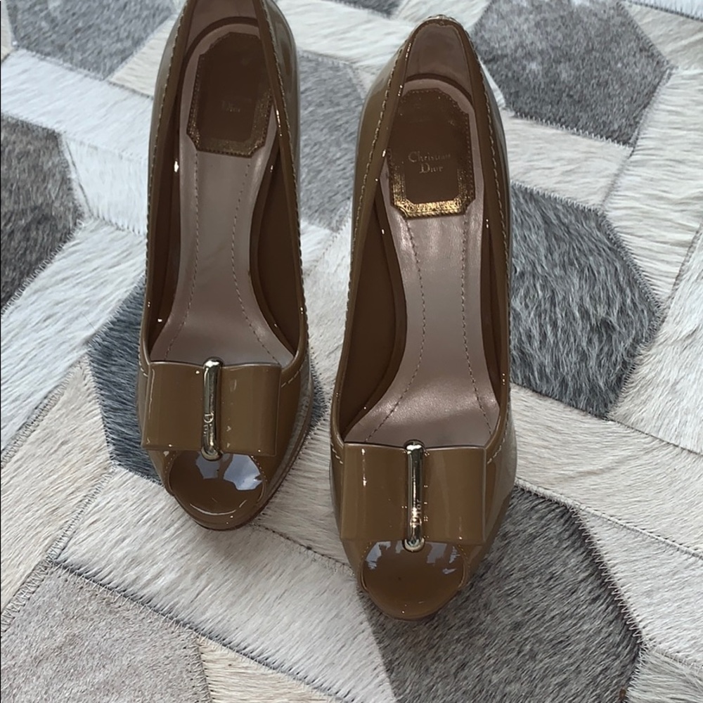 Christian Dior nude patent pumps